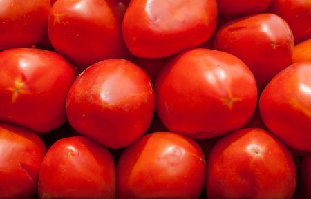 800px-tomatoes